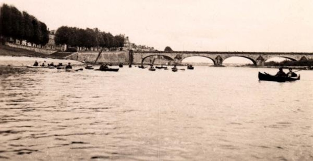Section Loire et Centre – ancêtre de la POM, en aval du Pont Royal, Orléans (dans les années 1920/30)